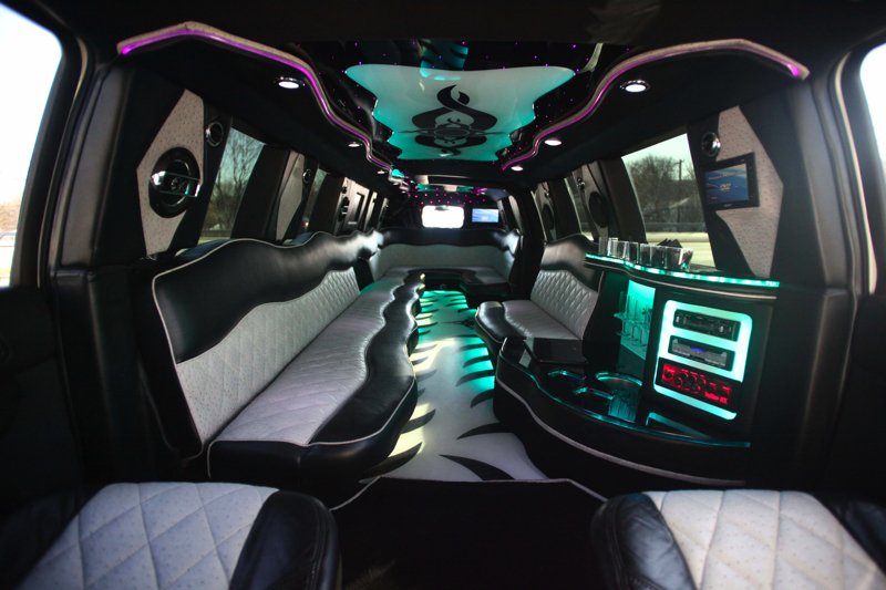 andy_ed33's tweet photo. @stephen87848233 @LasVegasSun The Businessman #AndyEdzoo obtains a contract with Cadillac for the manufacturing of 1000 cars "Escalade Limo" for 300 million dollars. #USS https://t.co/MYy3De2t1Q