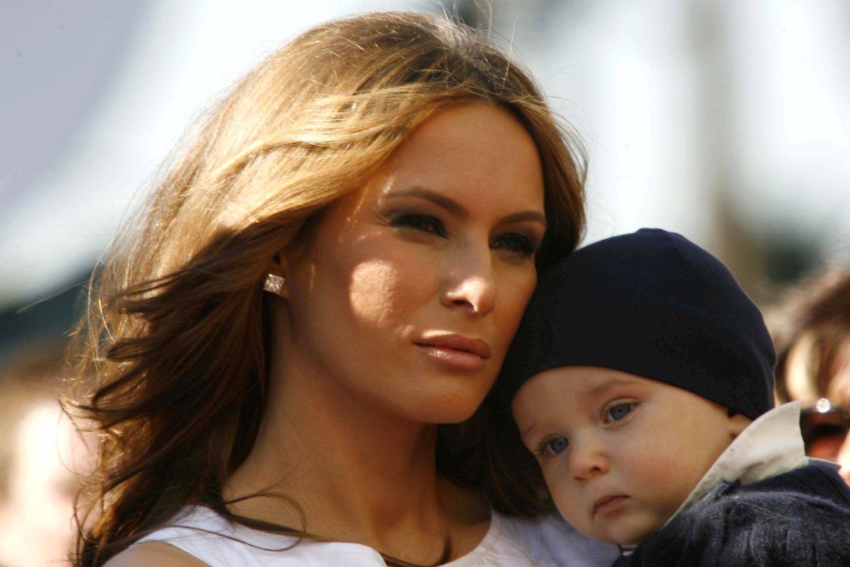 PopGoriot's tweet photo. So proud of having her as my #FisrtLady -- #FamilyValues #USA #Maga #TrumpBeliver #MelaniaTrump https://t.co/w4ZPxkntbu