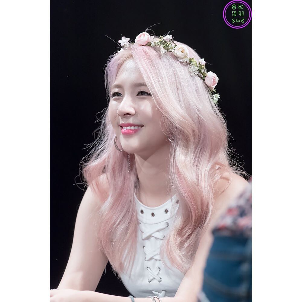 OTTOWNGLOBAL's tweet photo. Name: Jeon Jiwoo • @OTEntJiwoo
Group: K.A.R.D
Position: Main dancer, Lead Vocalist, Maknae https://t.co/hM6hlJ3zrq