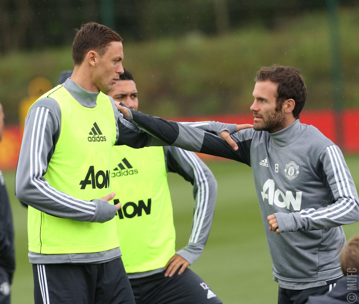 PerSempreUnited's tweet photo. Nemanja Matic sudah berlatih bersama rekan satu tim yg baru. https://t.co/uYgHW14Kpw