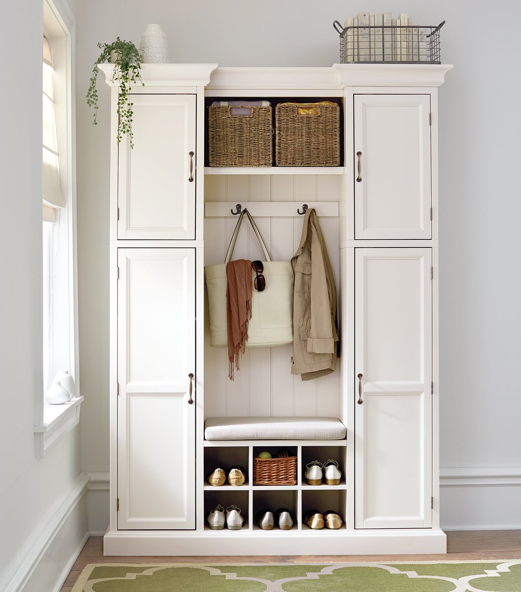HomeDecorators's tweet image. What&apos;s the answer to a messy mudroom? A handsome hall tree, of course! thd.co/2f4QEUP