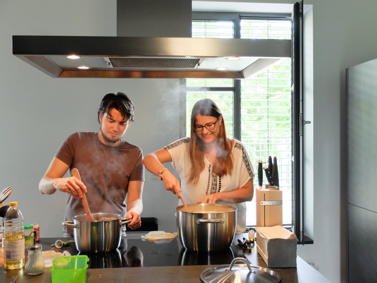 Unsere Trainees feiern ein Jahr #takevalue! #trainee #gemeinsamesmittagessen #thankyou #veganebologneseistlecker