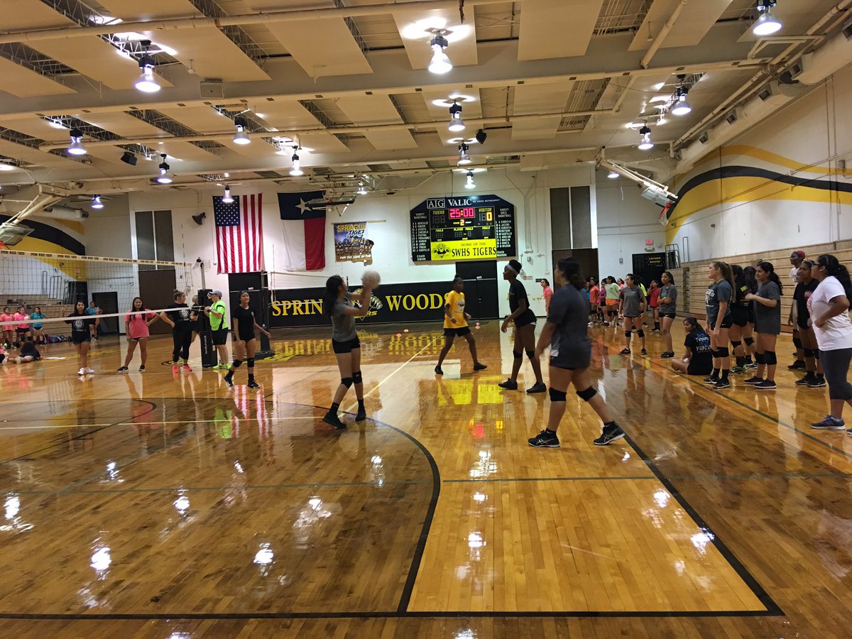 SpringWoodsHigh's tweet photo. Love seeing Volleyball at work! #TigerPride #GoforGold #GoldStandard2017 https://t.co/i3MkzYRvqA