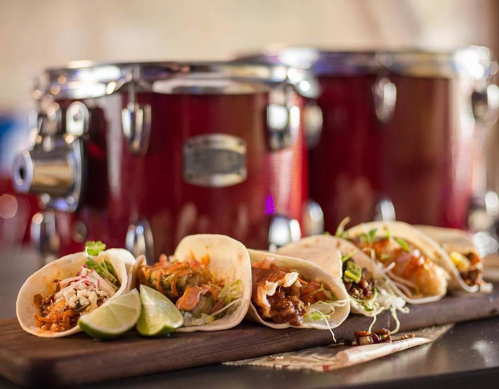 It's #tacotuesday🌮 at the roof! Come fill up on some delicious tacos at a discounted price all day long! $3 Corona… ift.tt/2w2Gus2