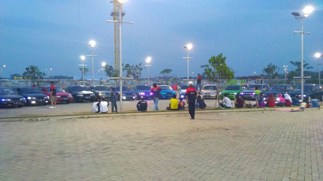 Kita berkumpul sekedar bercerita tentang kisah yang nyata sekitar kita...