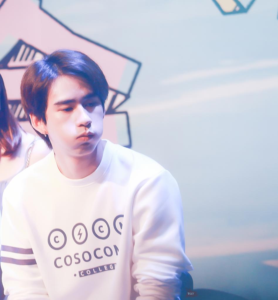 which_wayway's tweet photo. #toeysittiwat 
@ImerbSittiwat 
给你摘星星好不好😍 https://t.co/Wcjdw36PpC
