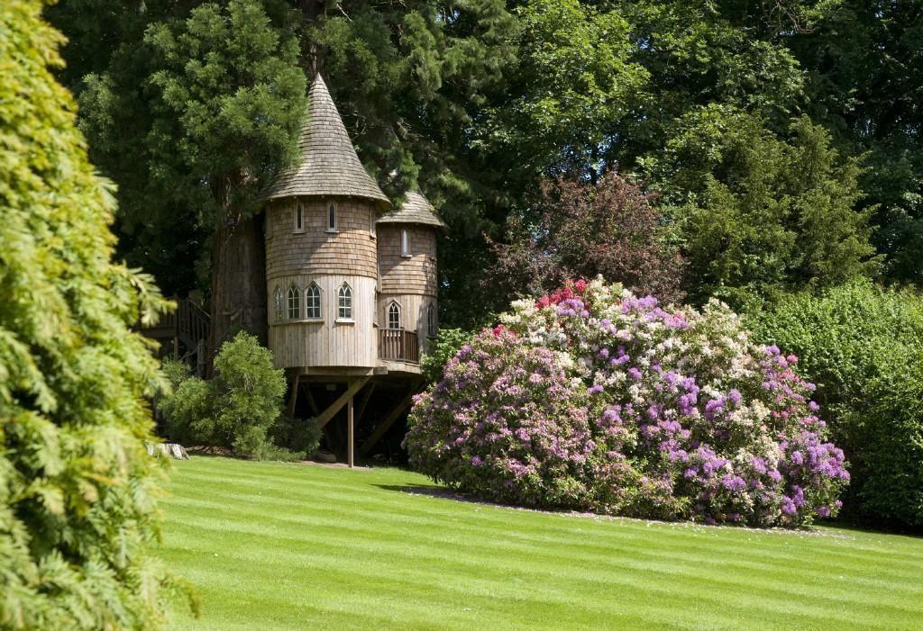 rightmove's tweet image. Thinking of adding a #treehouse to your garden this summer? Here's some amazing ones for inspiration! bit.ly/2tUU1Aj
