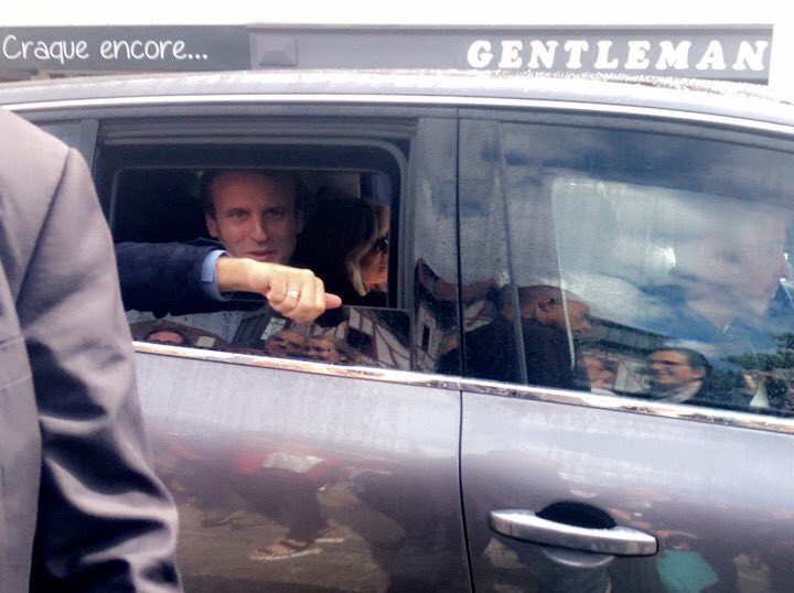 Escapade au Touquet ce samedi de notre Président! 
Un cliché qui en dit long... (photo sans trucage)  #macron #Touquet #BrigitteMacron