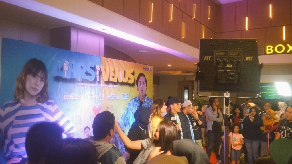 Today screening <a href="/MarsMetVenus/">FilmMarsMetVenus</a> Part Cowok di BIP Bandung. Kalian udah pada nonton yang Part Ceweknya blom?