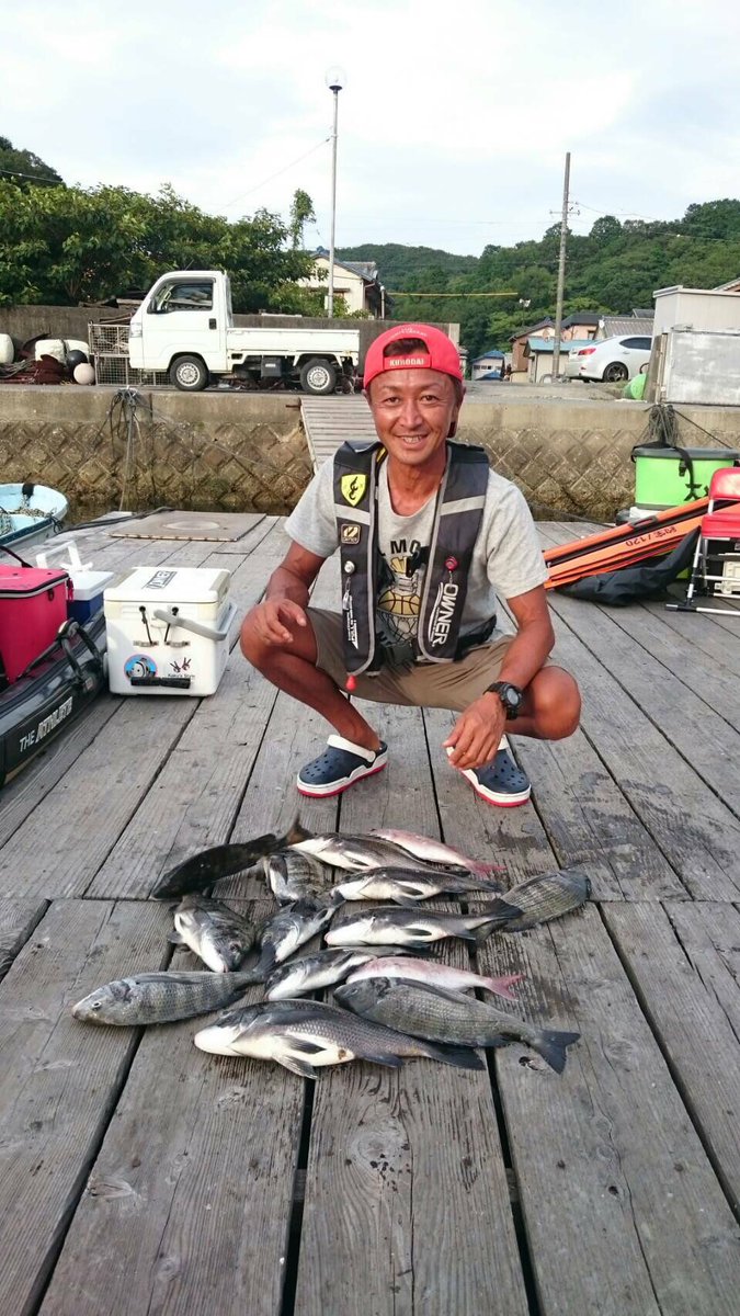 サンスポ関西公式つり速報 やま栄渡船 三重県鳥羽市 のイカダで8月1日 松阪市の山内さんが チヌの33 41 5 を12枚 エサはサナギ ボケ コーンでした 午前中１枚だったそうです と船長 サンスポつり やま栄渡船 三重県鳥羽市 イカダ釣り 海 魚
