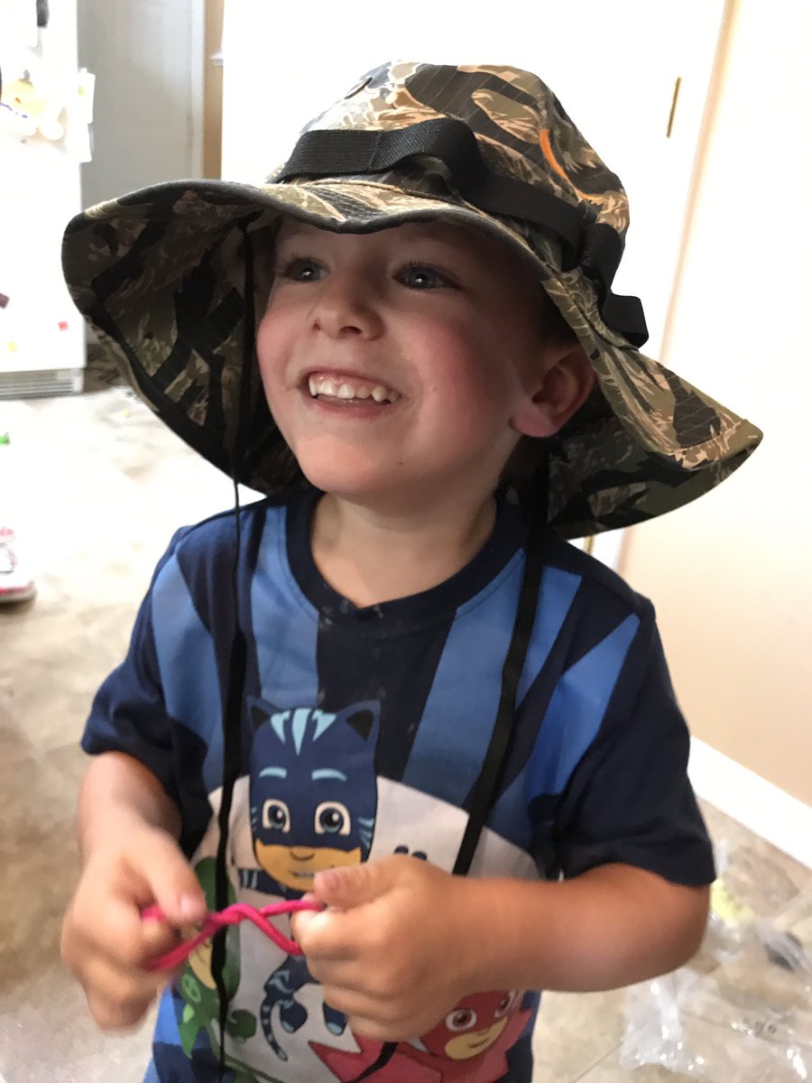 UTCoachGreg's tweet photo. @Kahlil_Mckenzie you slippin on your #BucketHatGame. Caleb definitely has that #NextGenSwag #TennesseeTrained https://t.co/2USuZ4jiIX