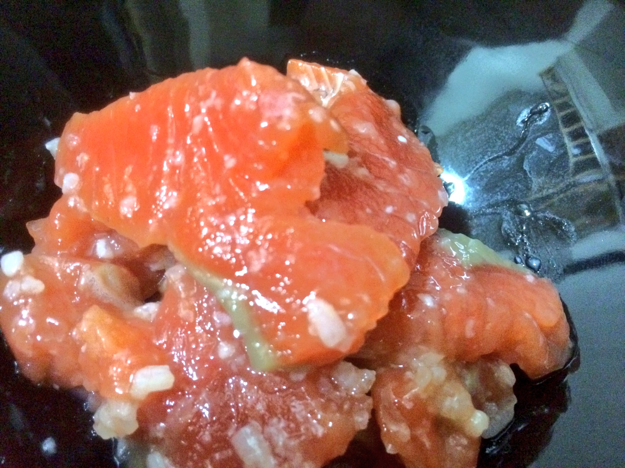 サーモン中尾 全日本サーモン協会代表 紅鮭は塩麹漬けにして生で食べるのが通の食べ方です 一度冷凍してあるので寄生虫の心配もなく 本当に日本酒によく合います ぐううまい サーモン地位向上委員会 土用の申の日