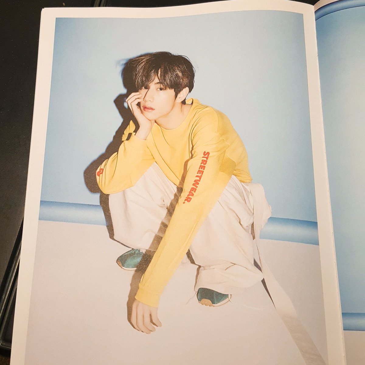 itsmark0904's tweet photo. 포스터로크게뽑고싶💖 #갓세븐 #마크 #ohboymagazine https://t.co/ynsb1z2Gpv