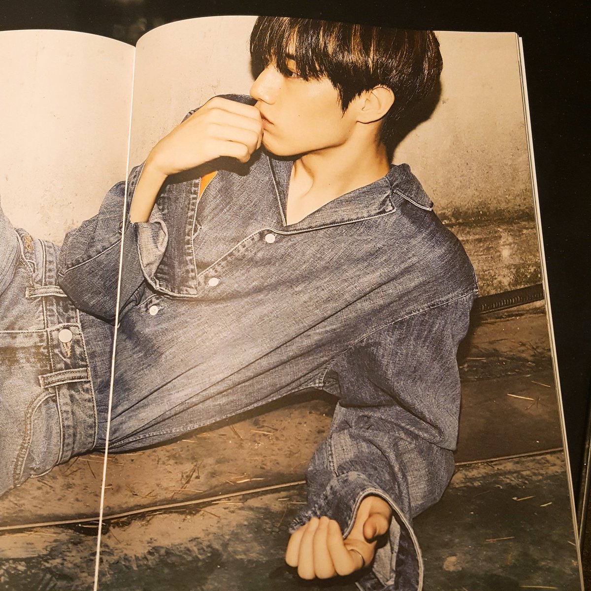 itsmark0904's tweet photo. 포스터로크게뽑고싶💖 #갓세븐 #마크 #ohboymagazine https://t.co/ynsb1z2Gpv