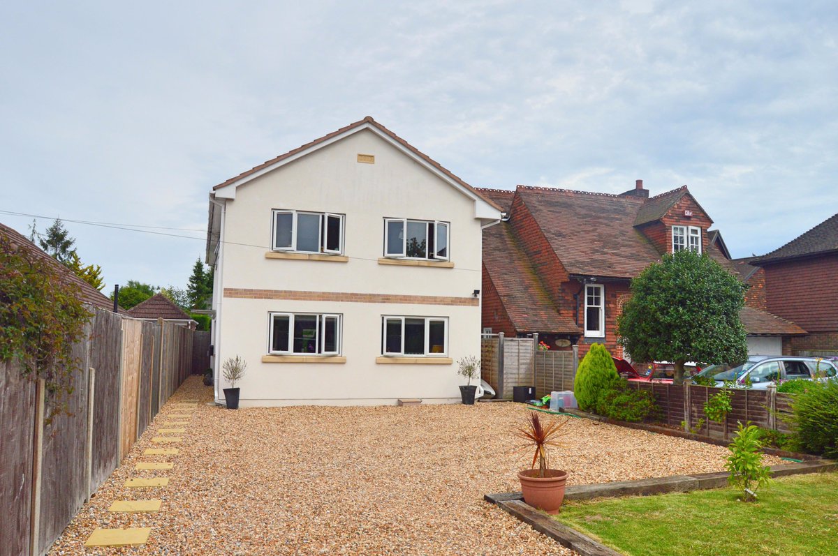 HazleandCo's tweet photo. https://t.co/G0VBJLbZou This house has the wow factor in bucket loads @HazleandCo #emsworth @PropertyHants #openplan Well worth a look! https://t.co/Wv8sc4DGqn