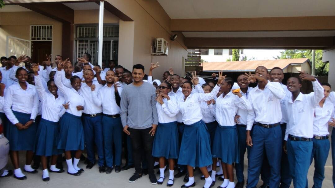 michuziblog's tweet photo. #MichuziBlogUpDates:Aliyeipaisha Tusiime kitaifa atamani PhD: MWANAFUNZI wa shule ya Sekondari ya… https://t.co/pzHcFMPFD5 #MichuziBlog https://t.co/vBOIbQcb2z