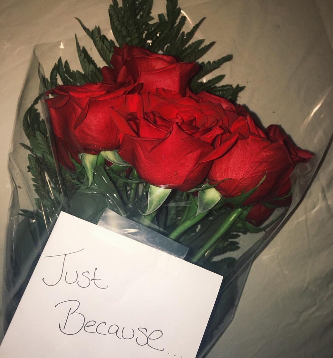 its_chloexox's tweet photo. I want someone to do this to meet 😍🌷 https://t.co/OP4LEoSKv0