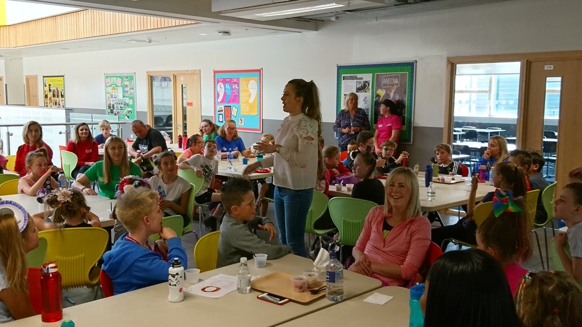 ERCL4's tweet photo. Thanks for visiting our Eastwood holiday programme @CasCasG @1025Clyde1. Hope you enjoyed your lunch?! Drop in anytime! #holidayhunger https://t.co/1fuK5hr9E6