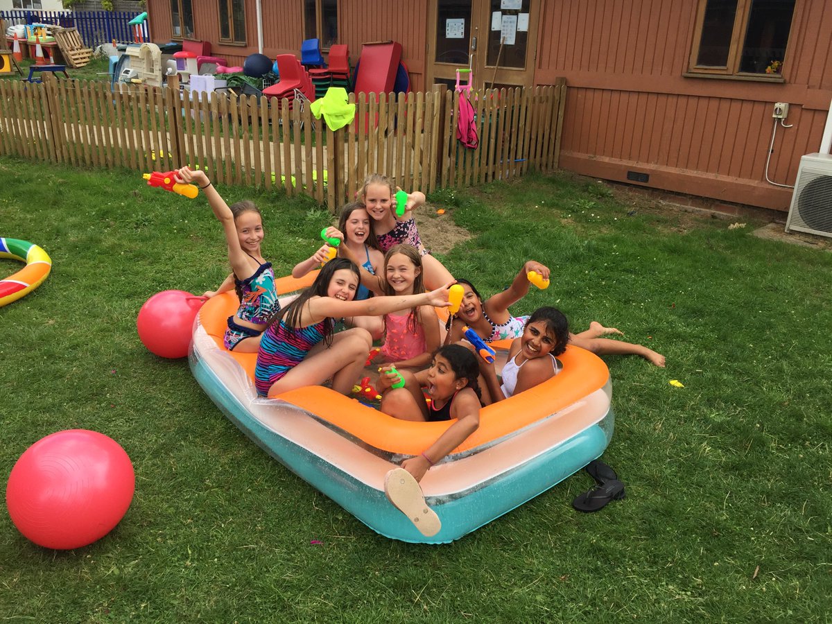 Auriol_Junior's tweet photo. The children are loving the water wars today #summerclub2017 https://t.co/sO8XOThkkD