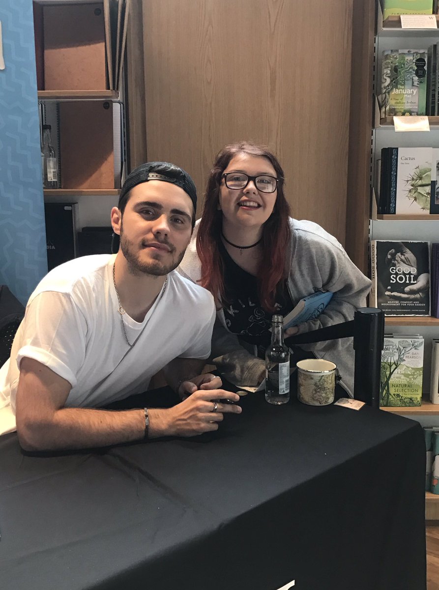 gracewxlmsley's tweet photo. I'm so happy 😭😁💜 #Pointlessbook3 @PointlessBlog https://t.co/wGoRWez3eR