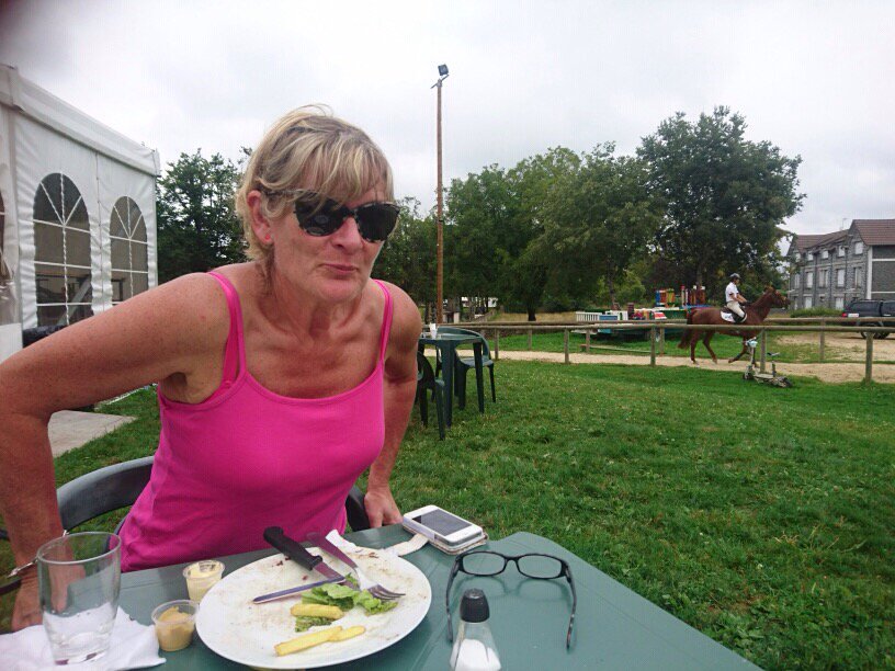 JingsWings's tweet photo. Captured with carbs! 🙈😳😬 #doingarunner  #Pompadour #CyclesClassique https://t.co/ICKiuXYW60