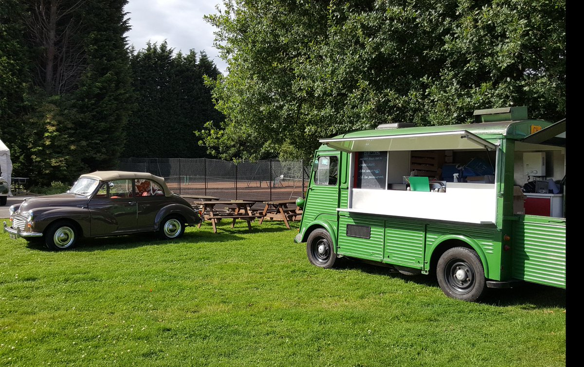 RainbowsHospice's tweet photo. We're here @ManorHouseQuorn for tonight's #ManorClassicCarShow with @nimofood   Please come along! #Fundraising https://t.co/CQy1CvdTGc