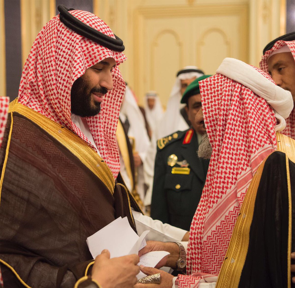 Badermasaker's tweet photo. نائب #خادم_الحرمين_الشريفين يستقبل أصحاب السمو الأمراء وأصحاب الفضيلة والمعالي وجمعا من المواطنين. https://t.co/hqs4bVaQEs