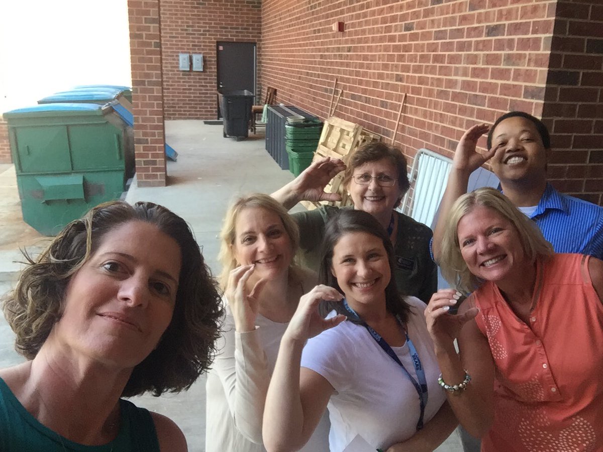 bearsmediactr's tweet photo. Loading dock #CHSSPEEDHUNT @CambridgeHS1 #teamcbod https://t.co/JOEih3iRbg