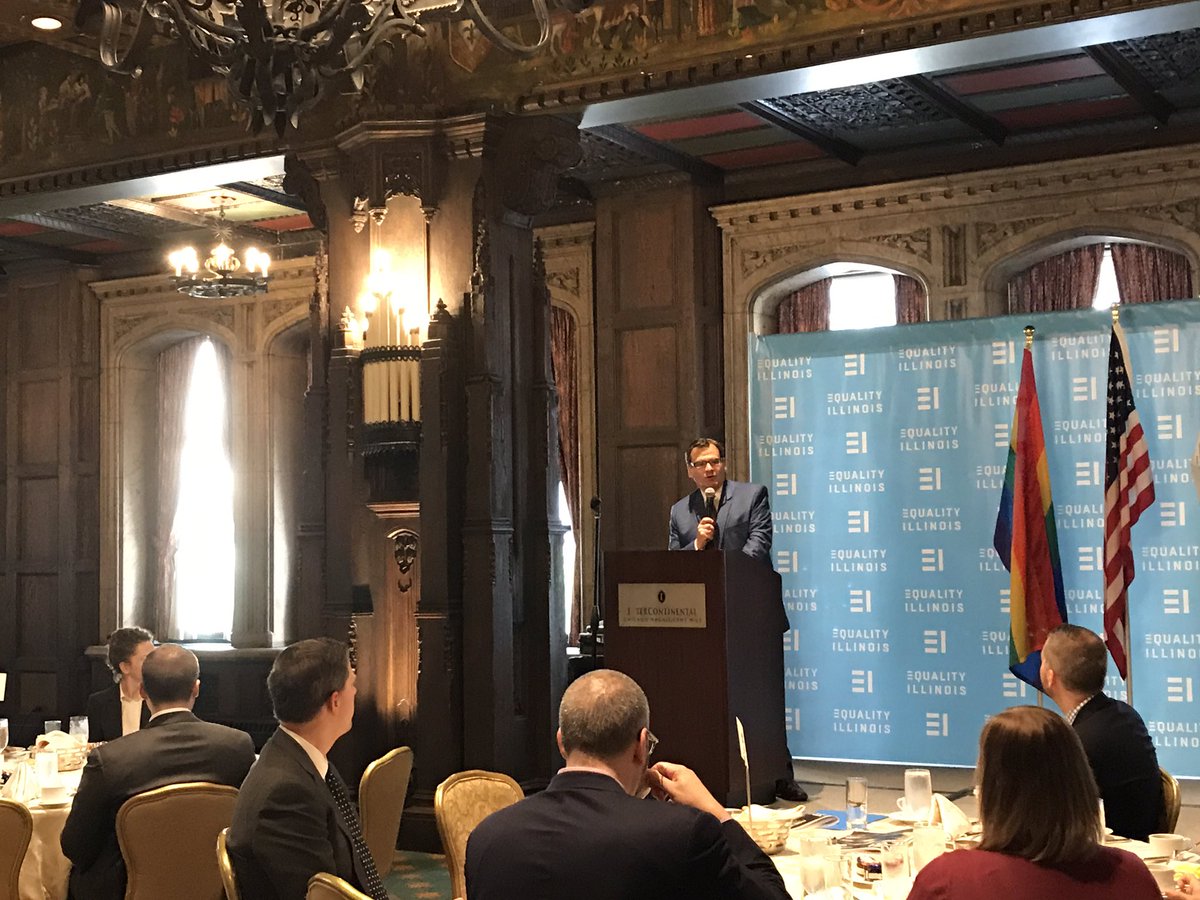 EqualityILL's tweet photo. Greg Nevins of @LambdaLegal at our #RaisingTheBar Breakfast re: judicial advances in employment non-discrimination for #LGBTQ people https://t.co/MBQD7QrmZo