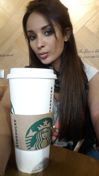 Waiting my flight to Barcelona with my Chai tea latte ✈?? https://t.co/WeW9gHrSHC