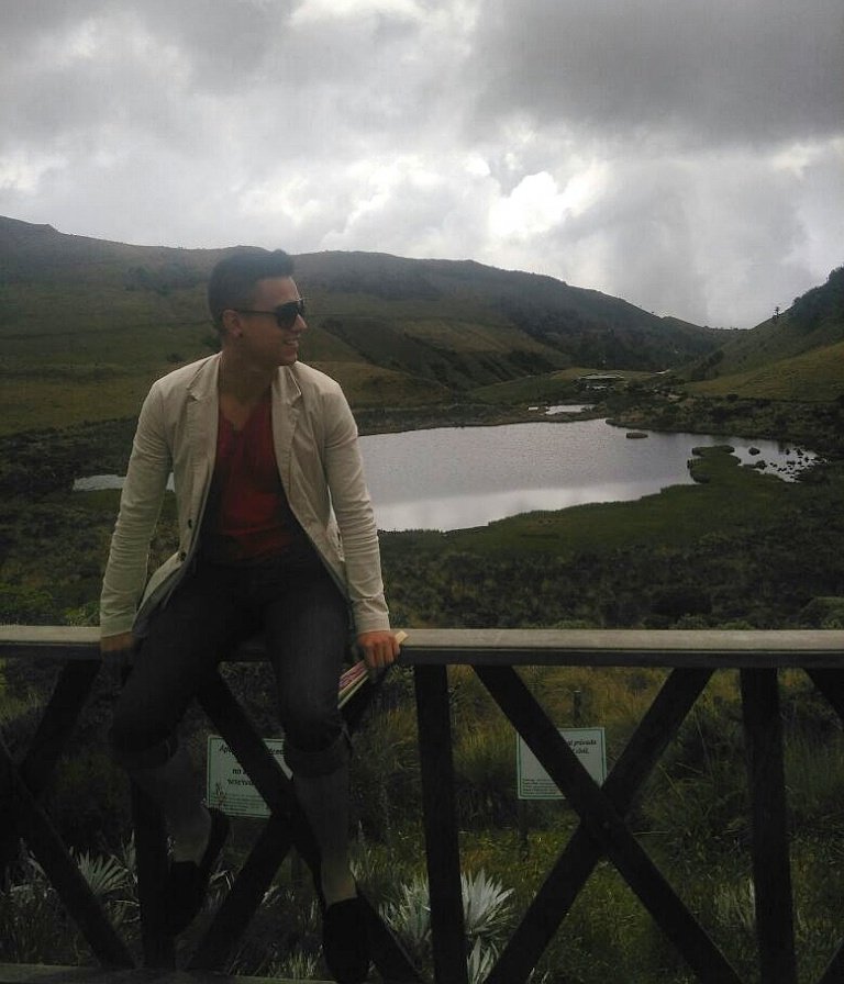 ArielRmodelo's tweet photo. #Olvidados les cuento que ando Actuando y grabando comercial para Fundación Ilùm Colectivo Escenico Audiovisual. Hermosos paisajes!! https://t.co/V9EVvY3h9o