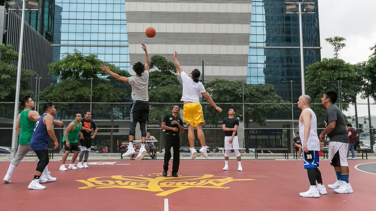 JoeySVillar's tweet photo. Just being part of this game and wearing the best pair of shoes in the world today makes me feel...blessed!#NikeHyperdunk2017 https://t.co/zvsfE4pJ8K