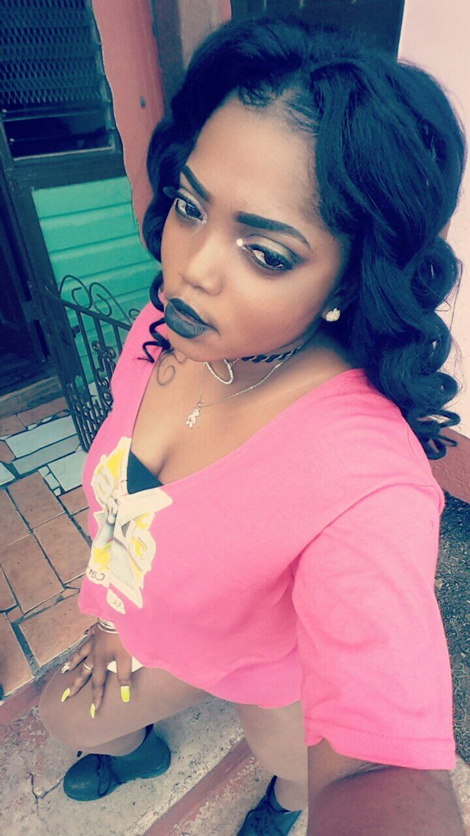 shemma10's tweet photo. #Antiguacarnival..😘😛😘😛#TShirtmass https://t.co/JQeyanmchU