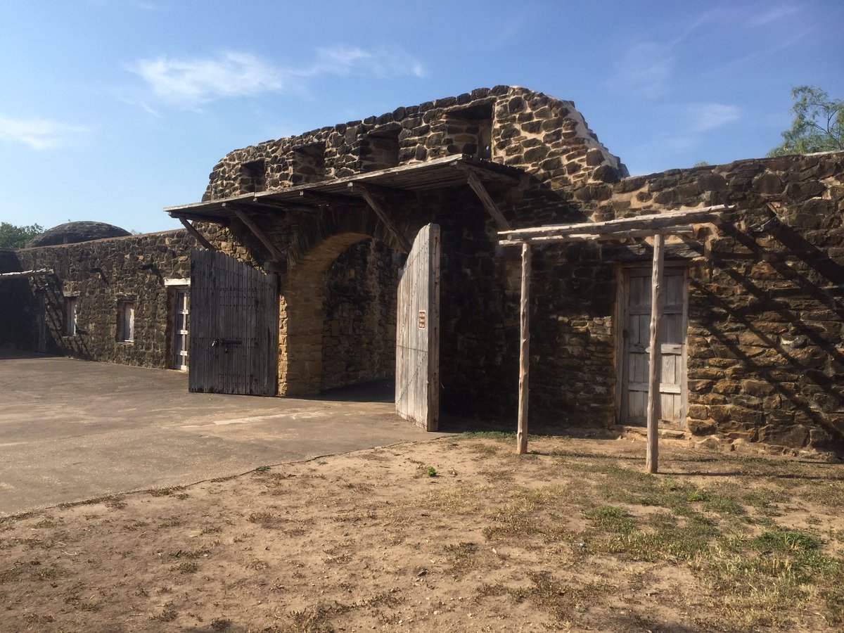 4 miles of walls. Masonry is art #ECISDtweets #ecld17  #SanAntonio