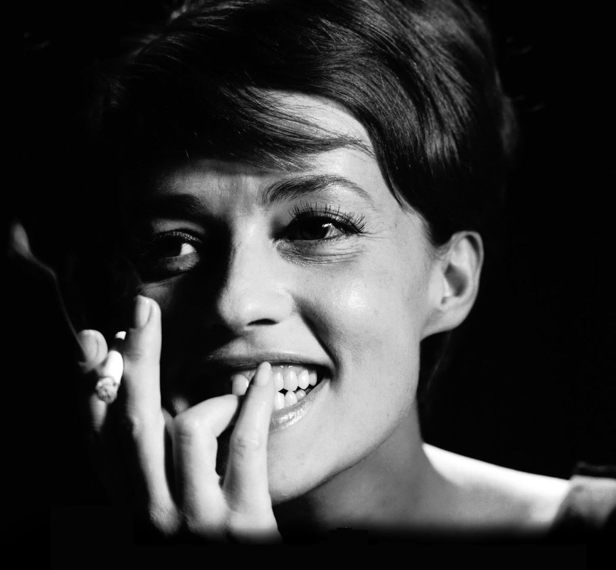 jirijl's tweet photo. Bye, bye 
Jeanne Moreau in Jules et Jim  (Francois Truffaut, 1962) https://t.co/QkzoyYbvJf