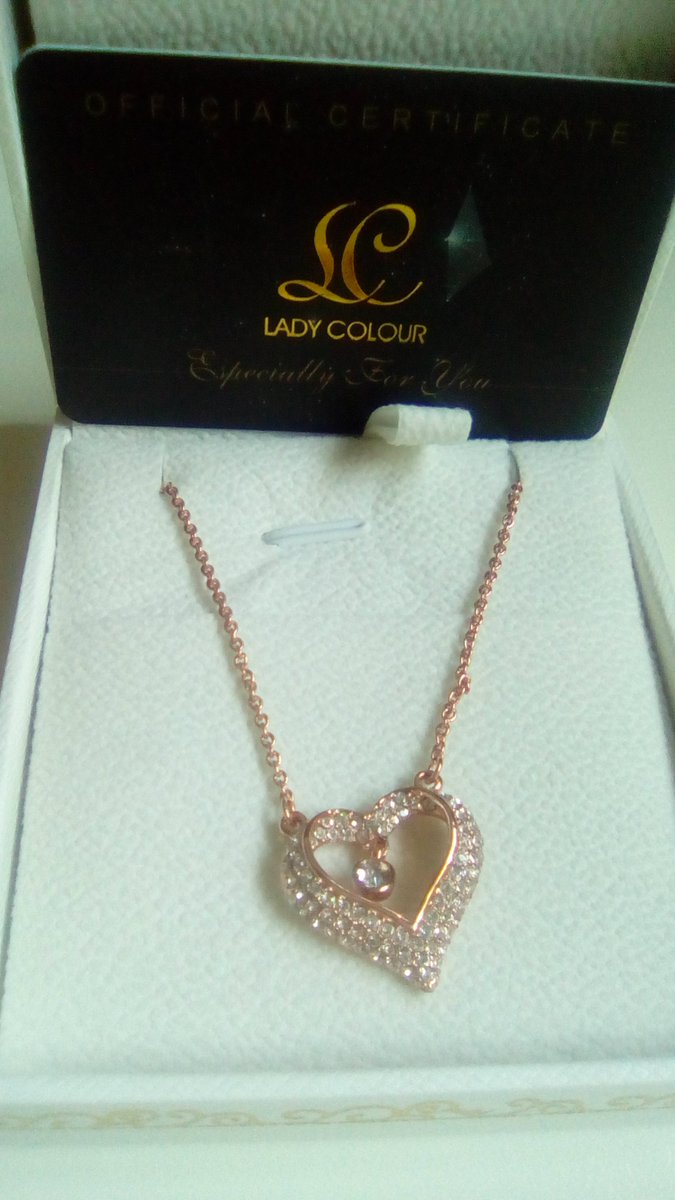 graziamariggio's tweet photo. #LadyColour #collana #pendente #cristalli #Swarovski #bellissima #luminosa #bijoux #colororo #donna #follower #fabioladimitriblogspot https://t.co/jClTokHz0X