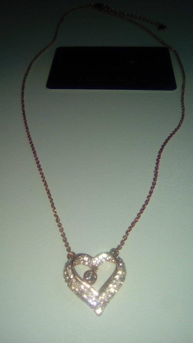 graziamariggio's tweet photo. #LadyColour #collana #pendente #cristalli #Swarovski #bellissima #luminosa #bijoux #colororo #donna #follower #fabioladimitriblogspot https://t.co/jClTokHz0X