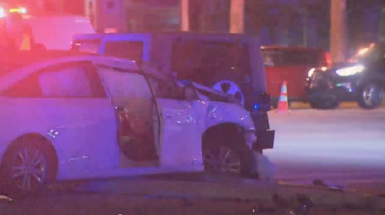 Vehicle crashes into motorcycle while fleeing from police in Sunrise, authorities say bit.ly/2uRFV5H https://t.co/4jOAUjz4IT