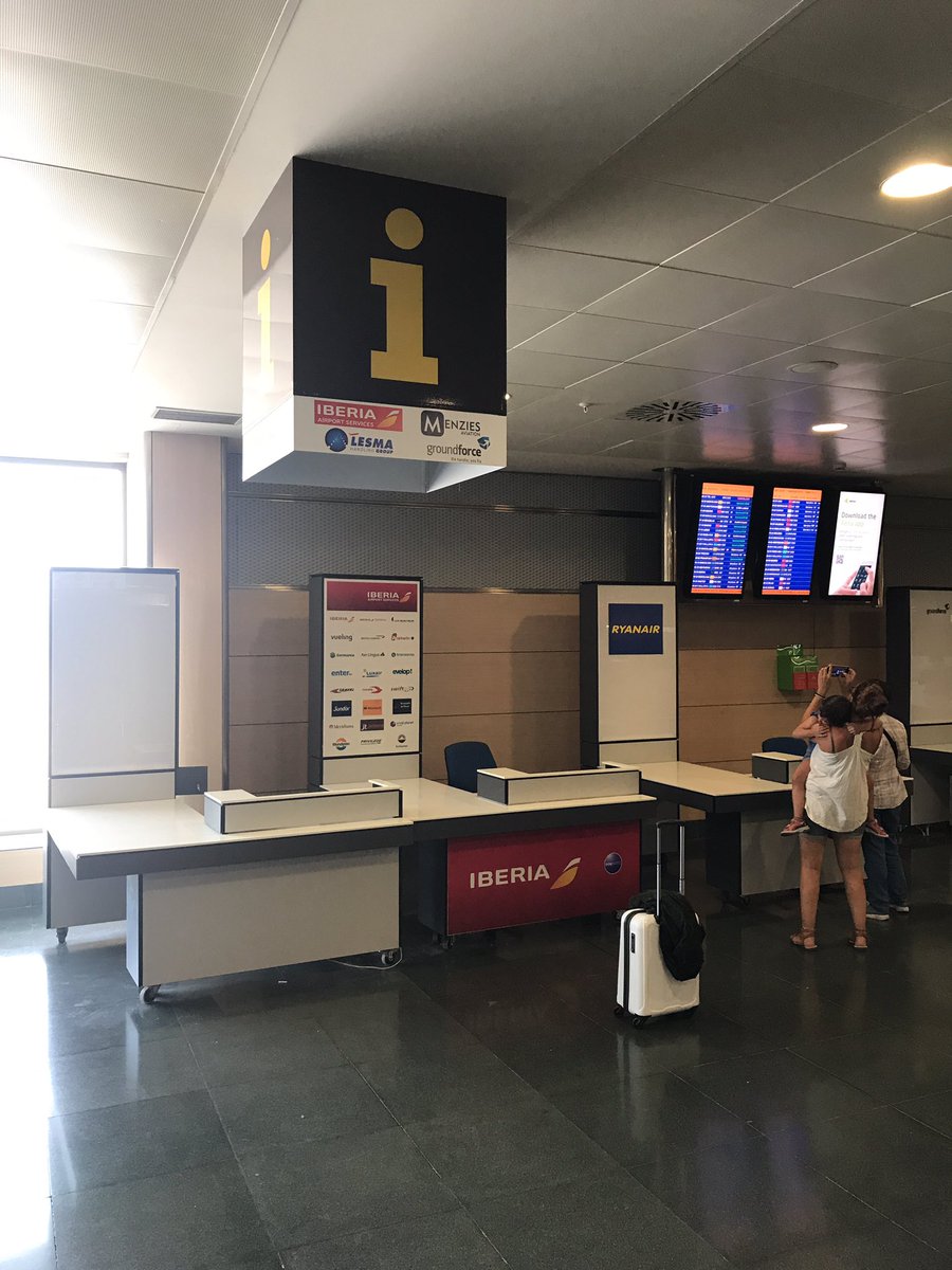 Lauriguardiola's tweet photo. Atención al cliente de @Iberia, como siempre dando el mejor servicio. https://t.co/WYmOu3jsdy