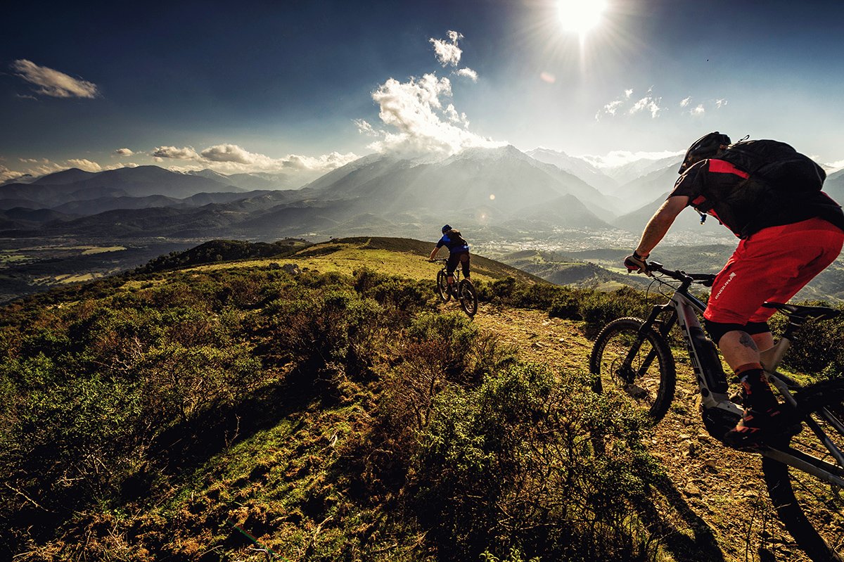 VitesseCycle's tweet photo. It's not too late to take advantage of our Summer Sale! Get everything you need for a season full of riding. https://t.co/LbRpEnljkf https://t.co/BICireGoOl