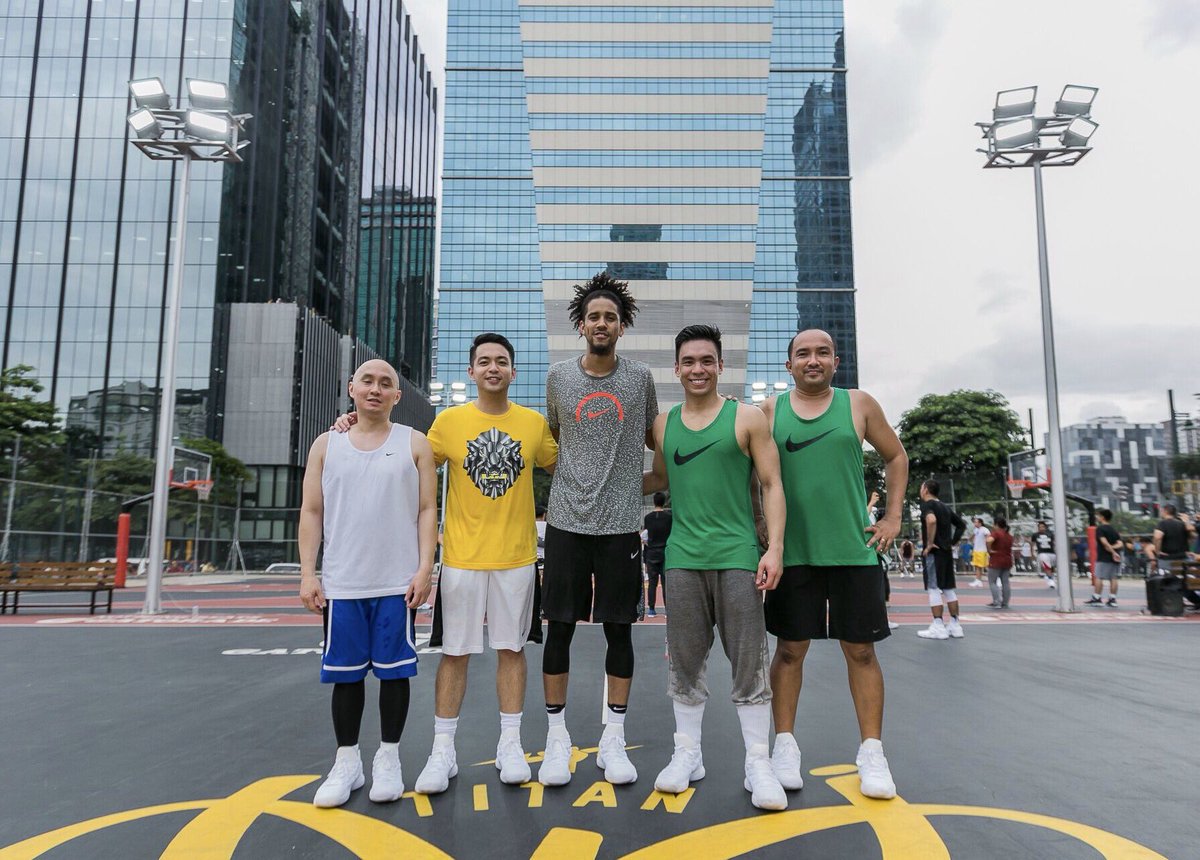 MrPureBusiness's tweet photo. Proud to have been on Gilas 🇵🇭 Captain, @GNorwood5's team at the #NikeHyperdunk2017 #MediaTrials. 🏀 Good luck at the FIBA Asia Cup 2017! 🌍 https://t.co/FXZMMqKP0i