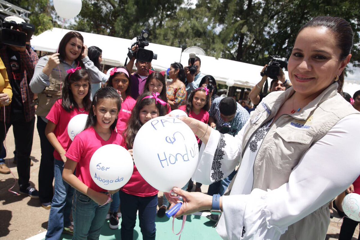 anagarciacarias's tweet photo. Hoy en nombre del Gobierno de @JuanOrlandoH inauguramos en la capital, el mes dedicado a la Prevención de la #Migración Irregular. https://t.co/jAAYejeYSJ