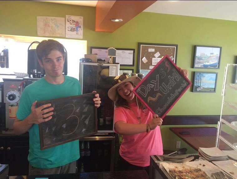 During this hot and sunny weather leading up to Chocolate Fest we thought it would be best to stop by at Something's Brewing Cafe.