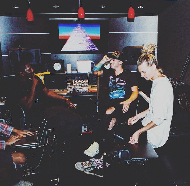 TheRoyUpdates's tweet photo. Roy in the studio // via: Instagram https://t.co/1tM4JcPlsM