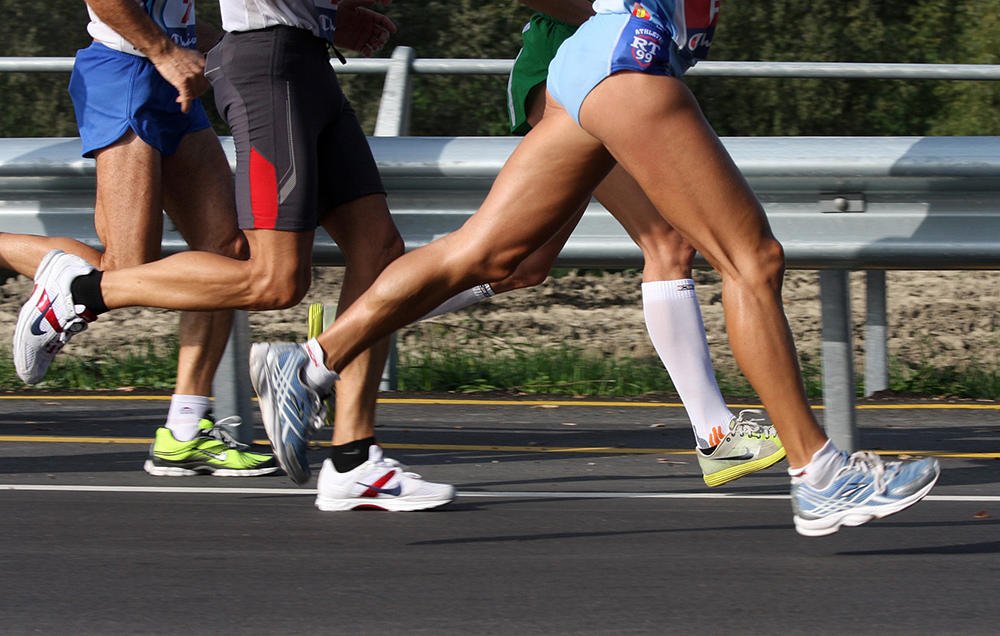 5 post-race standing stretches EVERY runner should do spr.ly/60118SWS3