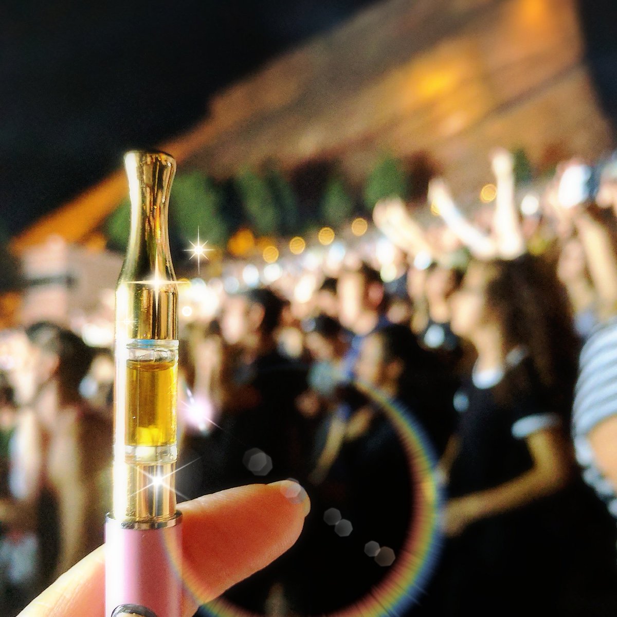 amyblazeislit's tweet photo. Had a great time this weekend at #redrocks 🏔️ Great music &amp; amazing amphitheatre!🎶 #vape #hardredrocks #denver #colorado #edmgirls #cannabis https://t.co/xLsDDhWY2s