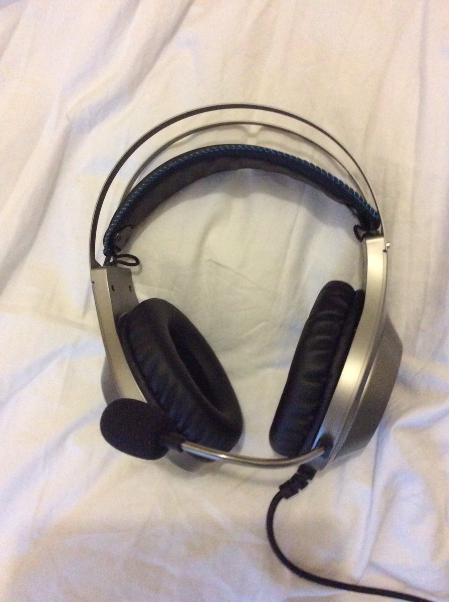 TetrisForce123's tweet photo. My brand new Mic😃😃 https://t.co/RjxAVtJfZF