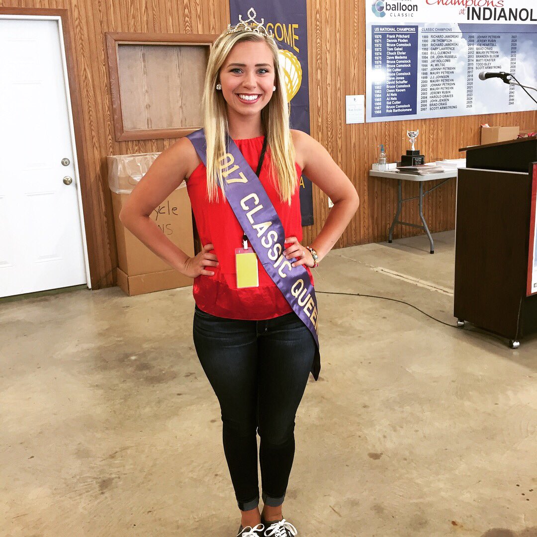 kerri_omeara's tweet photo. Even the Queen has her duties! 😉👑💃💐🎀🌸#balloonfield #mondaynight #queenduties https://t.co/RtdCr0sUdE