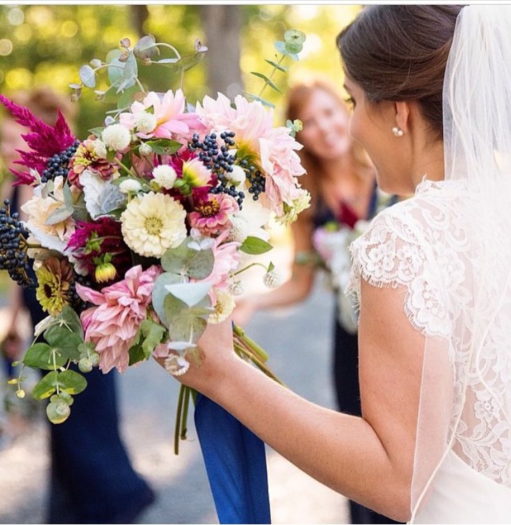 cedarandlimeco's tweet photo. A beautiful bride and a big 'ol bouquet! https://t.co/aNGEeZ6r8N