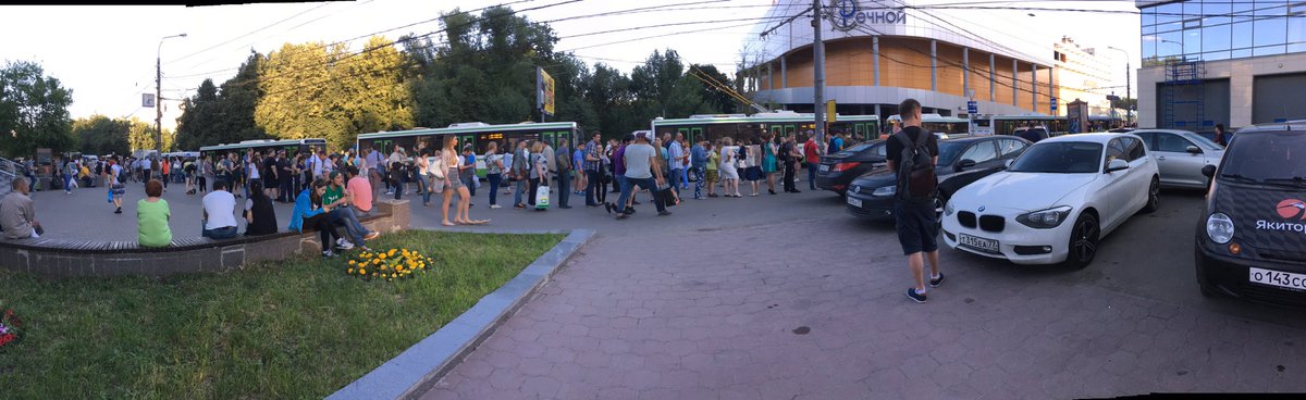 drlex73's tweet photo. @zelenogradru Очередь в двойной спирали. https://t.co/jLgbLnI7ud